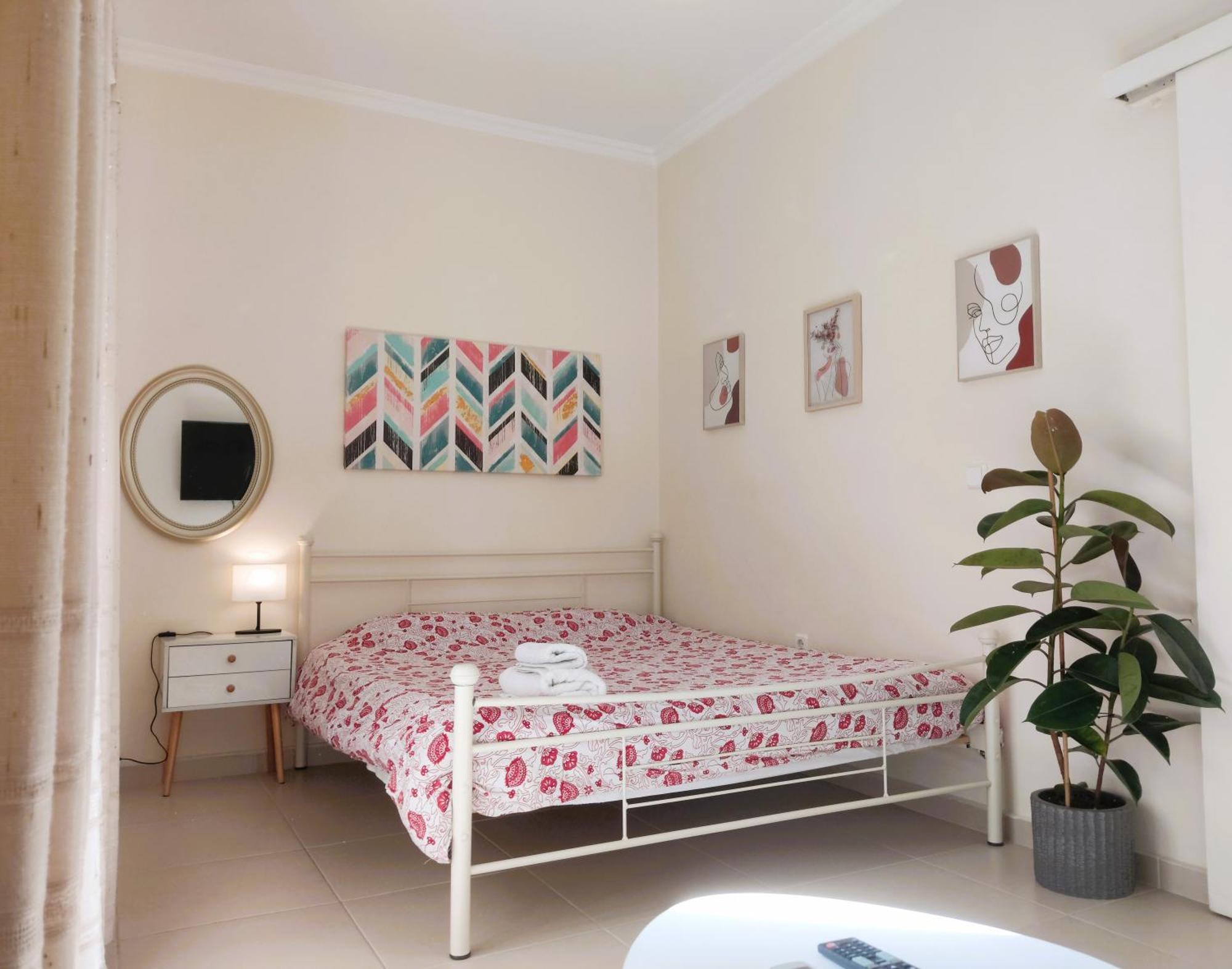 Next To Metro! Bright Apartment With Fully Equipped Kitchen أثينا المظهر الخارجي الصورة